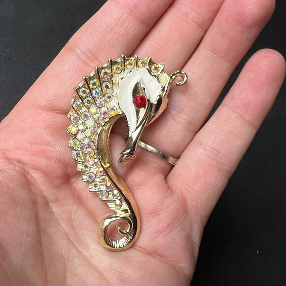 1960s Aurora Borealis and Ruby Red Rhinestone White Enamel and Gold Tone Metal - Picture 3 of 6